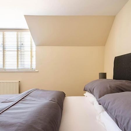 Central Village Cottage, The Corders Moreton-in-Marsh ภายนอก รูปภาพ