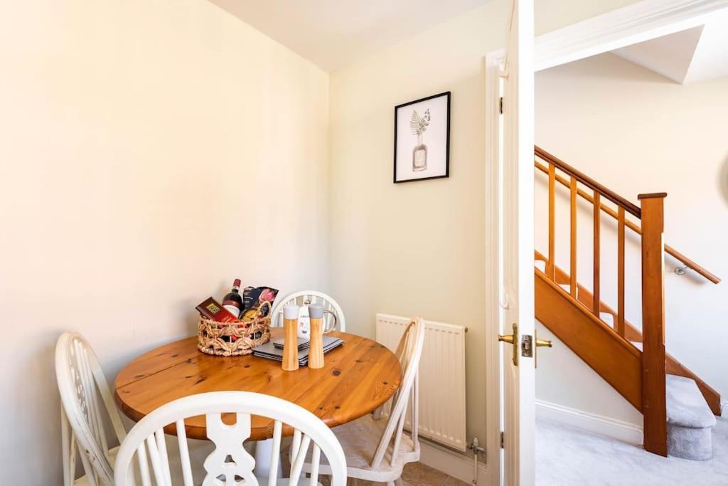 Central Village Cottage, The Corders Moreton-in-Marsh ภายนอก รูปภาพ